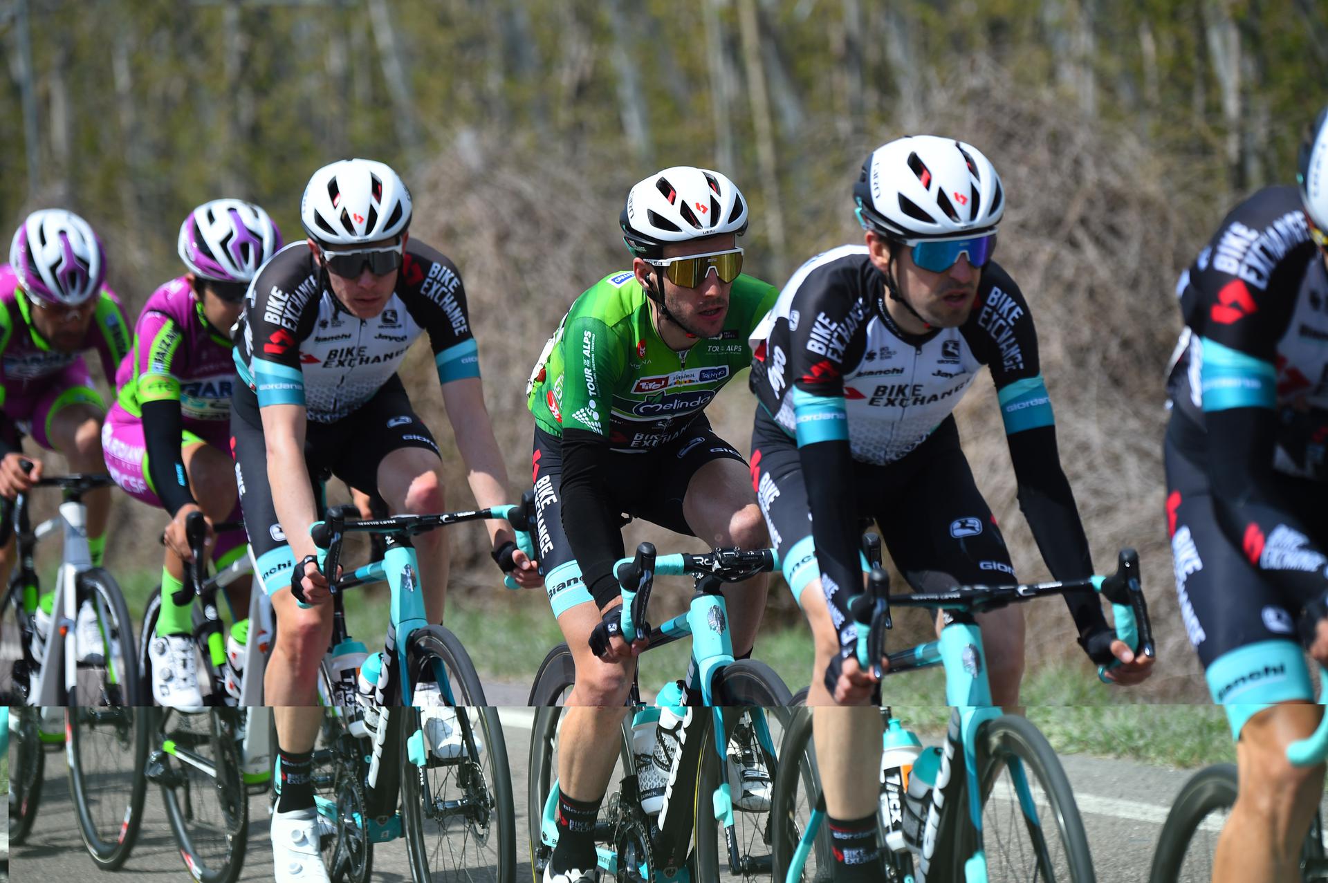  Simon Yates (in maglia verde) ha mantenuto la leadership in classifica generale grazie al lavoro del Team BikeExchange (Credits: Bettini Photo)