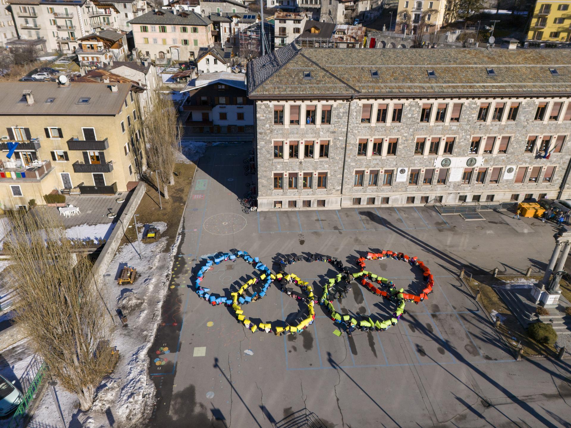 The celebrations for the -1 year mark were kicked off by the youth of the region with an Olympic Flash Mob